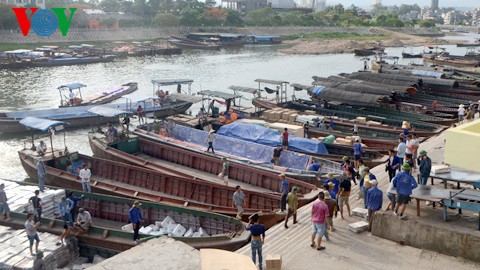 Trade and tourism activities are busy in Vietnam-China border areas